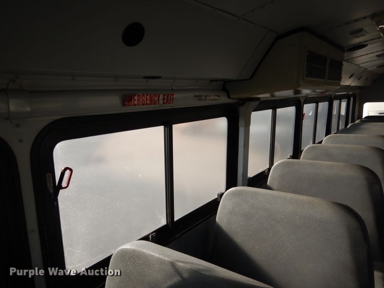 image for item DG5877 2005 Thomas Saf-T-Liner MVP EF school bus