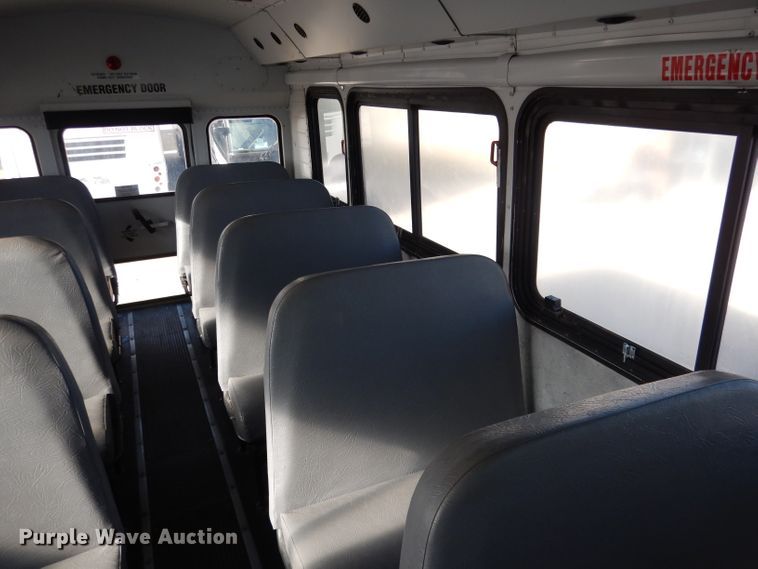 image for item DG5877 2005 Thomas Saf-T-Liner MVP EF school bus