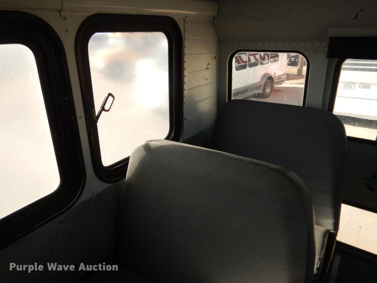 image for item DG5877 2005 Thomas Saf-T-Liner MVP EF school bus