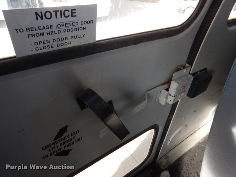 image for item DG5877 2005 Thomas Saf-T-Liner MVP EF school bus