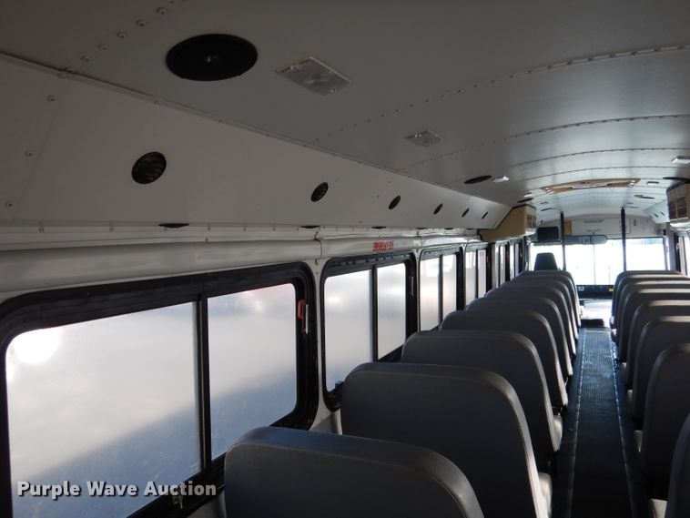 image for item DG5877 2005 Thomas Saf-T-Liner MVP EF school bus