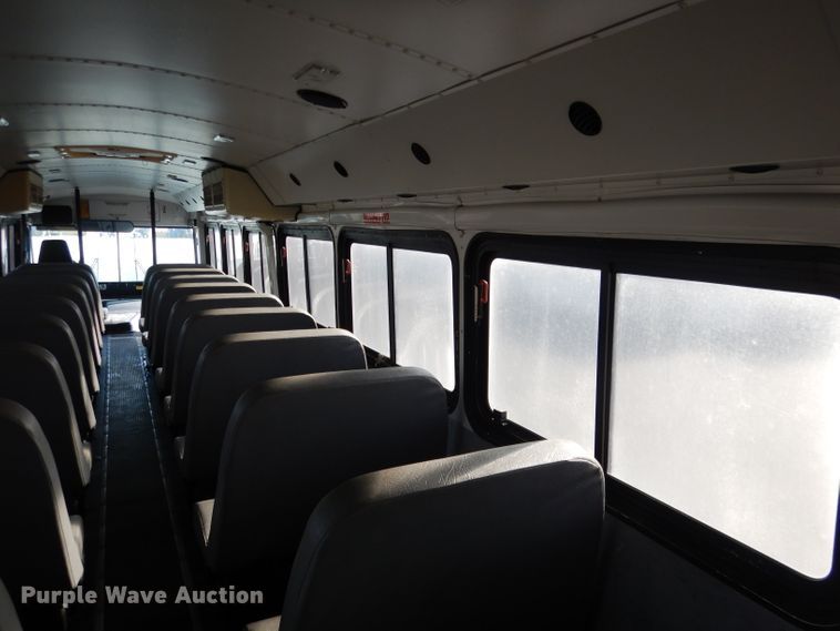 image for item DG5877 2005 Thomas Saf-T-Liner MVP EF school bus