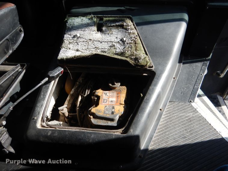 image for item DG5877 2005 Thomas Saf-T-Liner MVP EF school bus