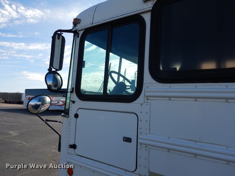 image for item DG5877 2005 Thomas Saf-T-Liner MVP EF school bus