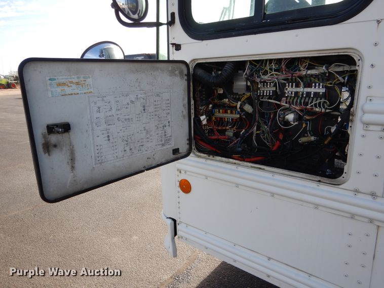 image for item DG5877 2005 Thomas Saf-T-Liner MVP EF school bus