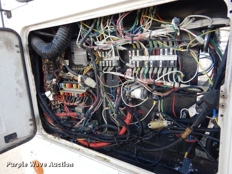 image for item DG5877 2005 Thomas Saf-T-Liner MVP EF school bus