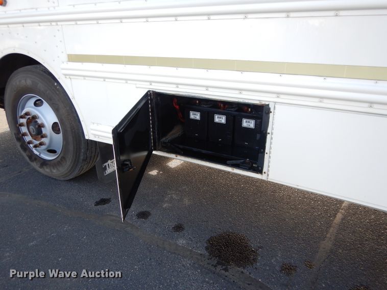 image for item DG5877 2005 Thomas Saf-T-Liner MVP EF school bus