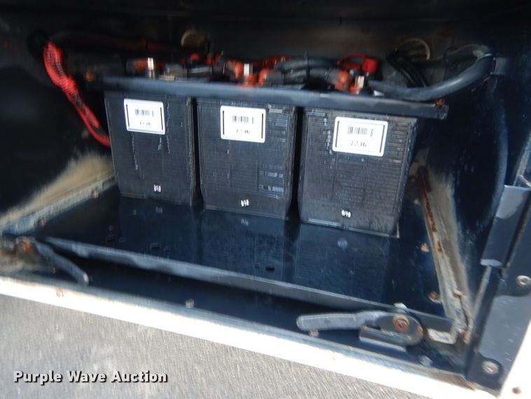 image for item DG5877 2005 Thomas Saf-T-Liner MVP EF school bus