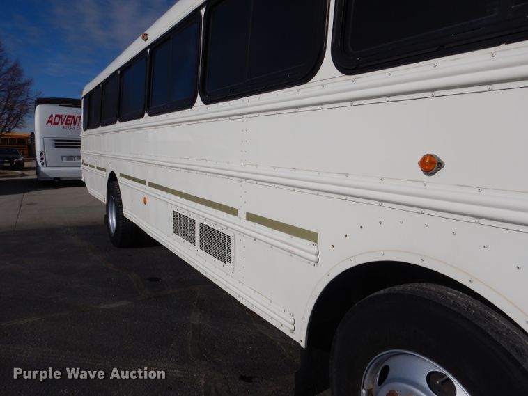 image for item DG5877 2005 Thomas Saf-T-Liner MVP EF school bus