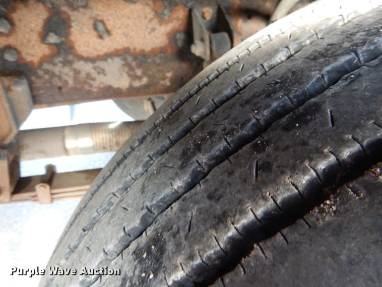 image for item DG5877 2005 Thomas Saf-T-Liner MVP EF school bus