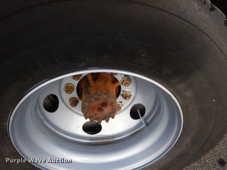 image for item DG5877 2005 Thomas Saf-T-Liner MVP EF school bus