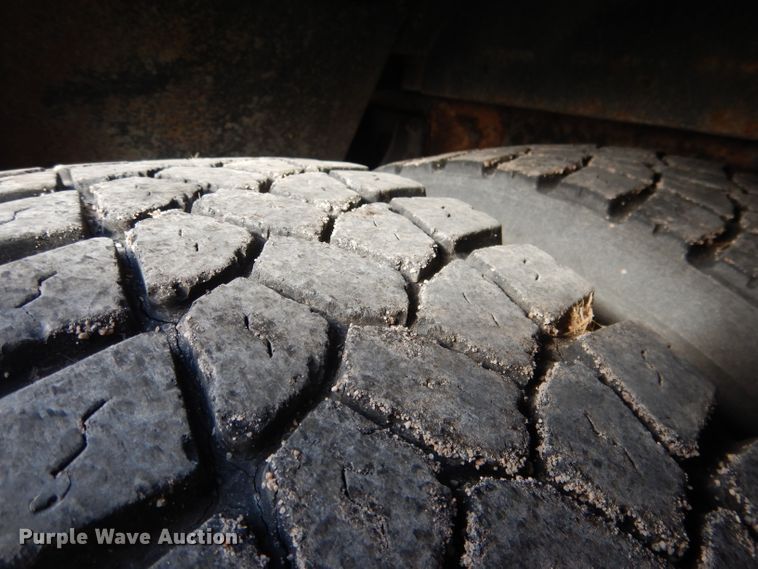 image for item DG5877 2005 Thomas Saf-T-Liner MVP EF school bus