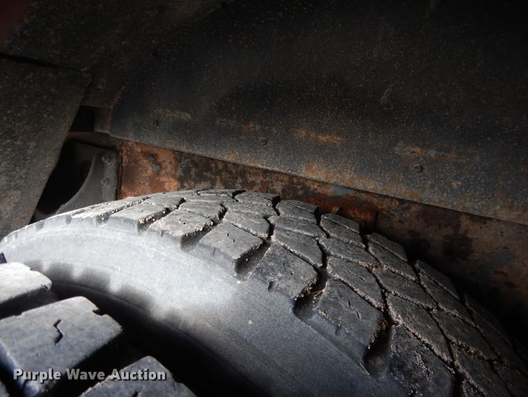 image for item DG5877 2005 Thomas Saf-T-Liner MVP EF school bus