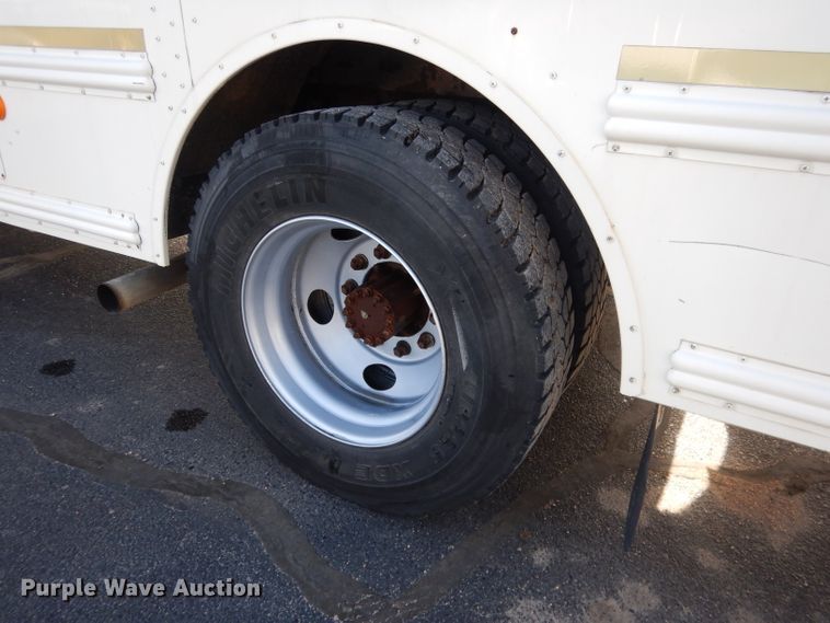 image for item DG5877 2005 Thomas Saf-T-Liner MVP EF school bus