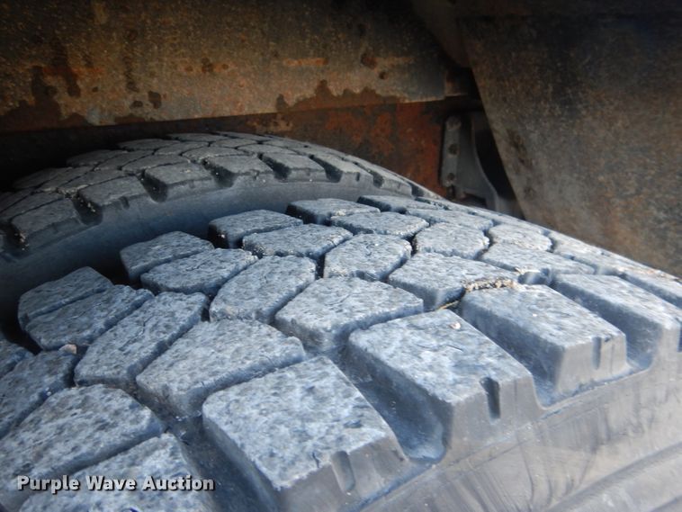 image for item DG5877 2005 Thomas Saf-T-Liner MVP EF school bus