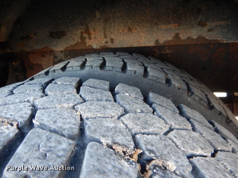 image for item DG5877 2005 Thomas Saf-T-Liner MVP EF school bus