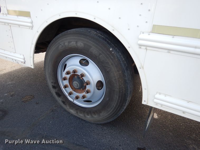 image for item DG5877 2005 Thomas Saf-T-Liner MVP EF school bus