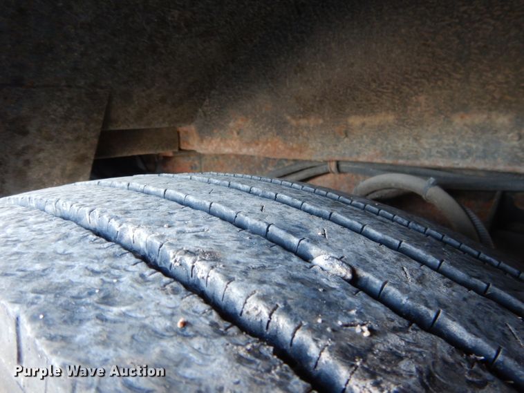 image for item DG5877 2005 Thomas Saf-T-Liner MVP EF school bus