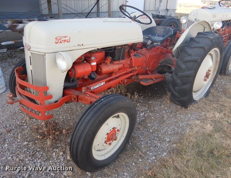 image for item DG5880 Ford tractor