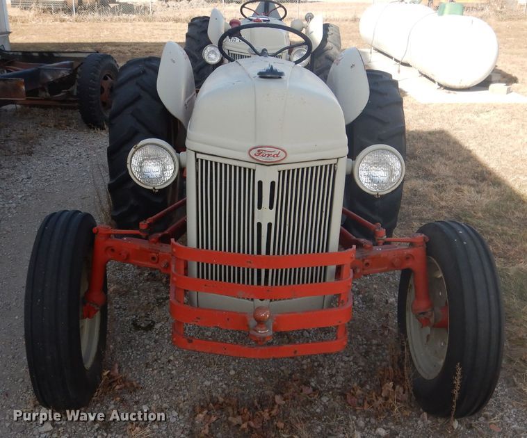 image for item DG5880 Ford tractor