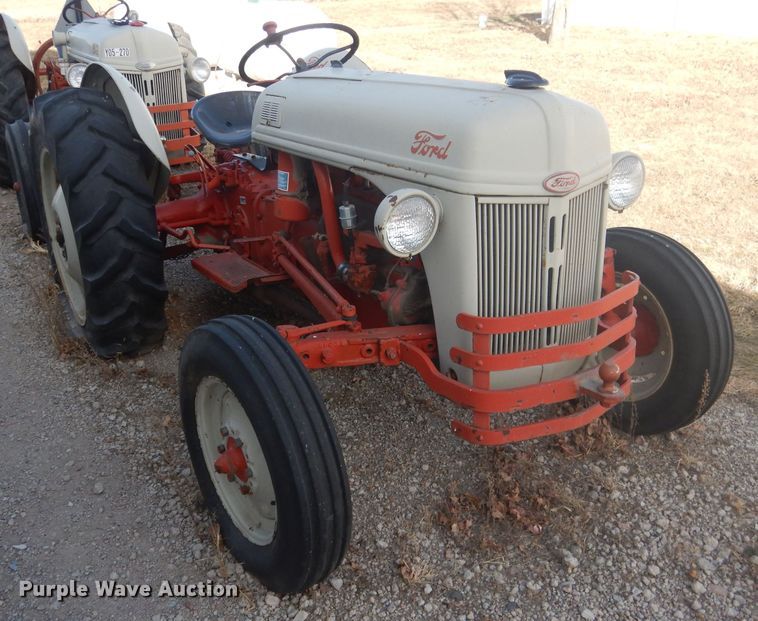 image for item DG5880 Ford tractor