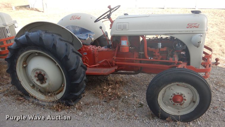 image for item DG5880 Ford tractor