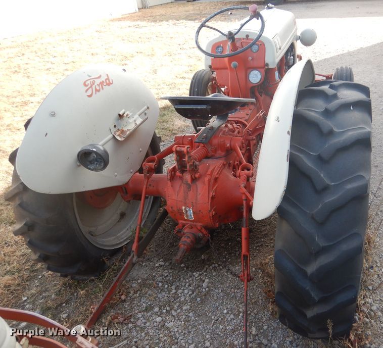 image for item DG5880 Ford tractor