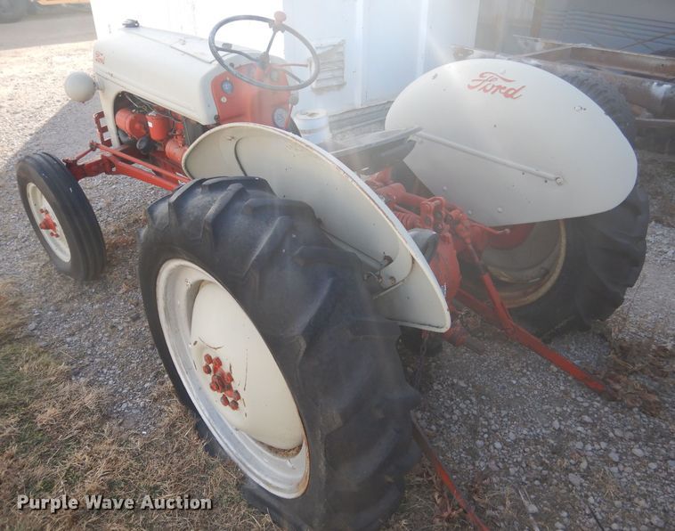 image for item DG5880 Ford tractor