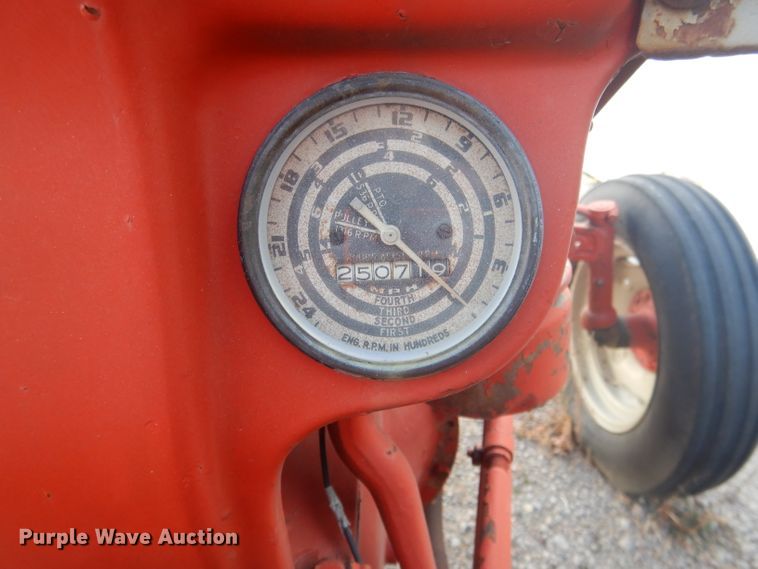 image for item DG5880 Ford tractor