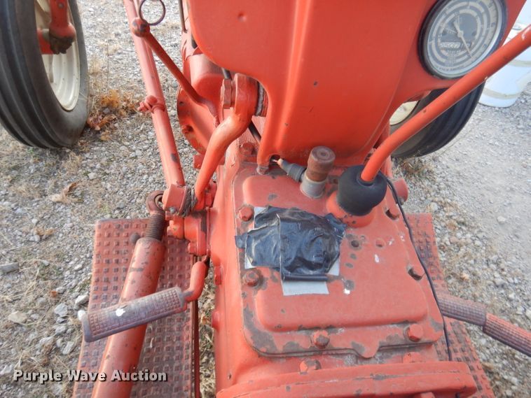 image for item DG5880 Ford tractor