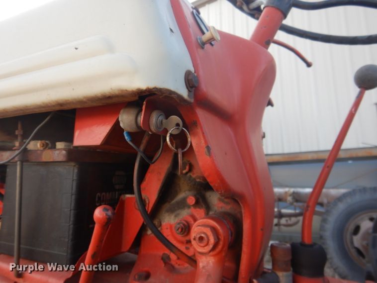 image for item DG5880 Ford tractor