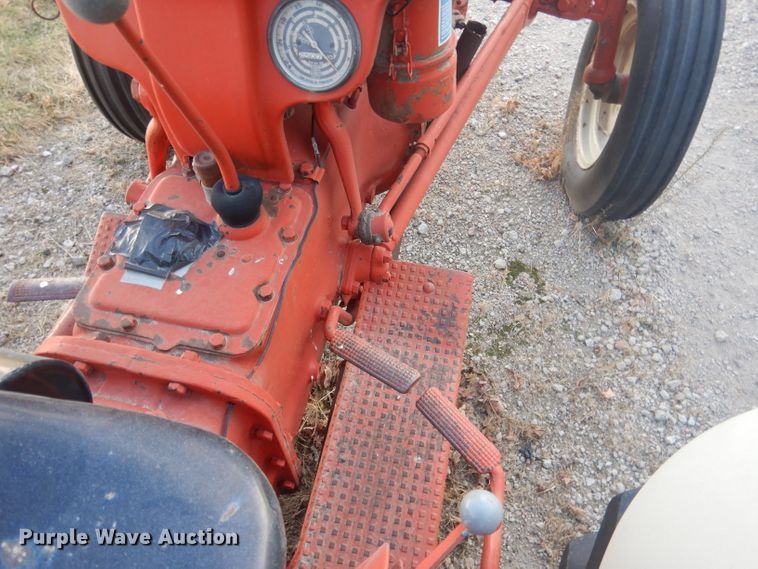 image for item DG5880 Ford tractor