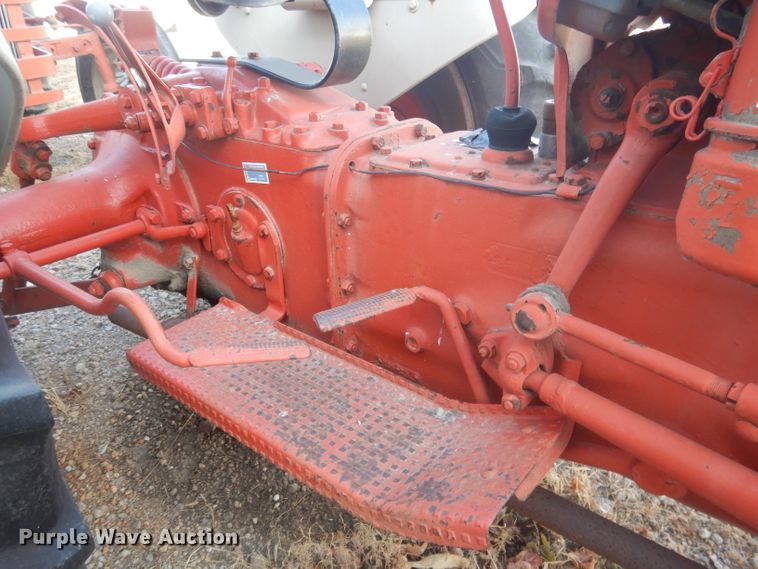 image for item DG5880 Ford tractor