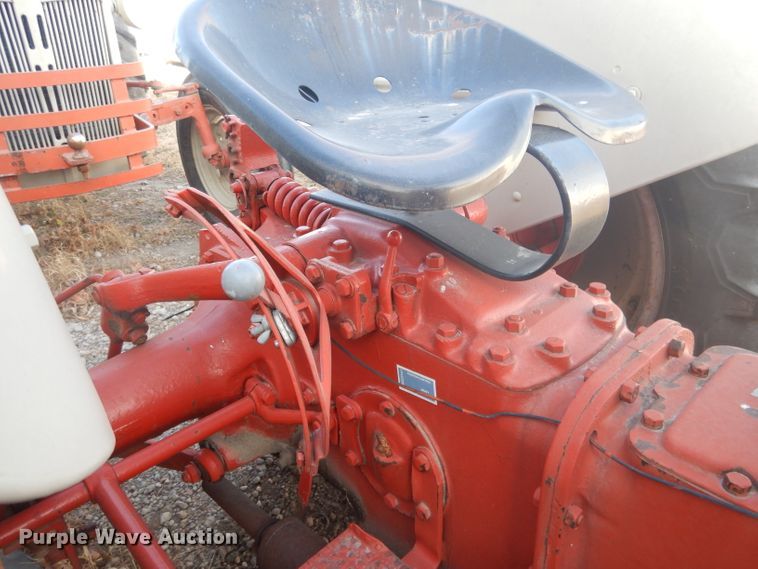 image for item DG5880 Ford tractor