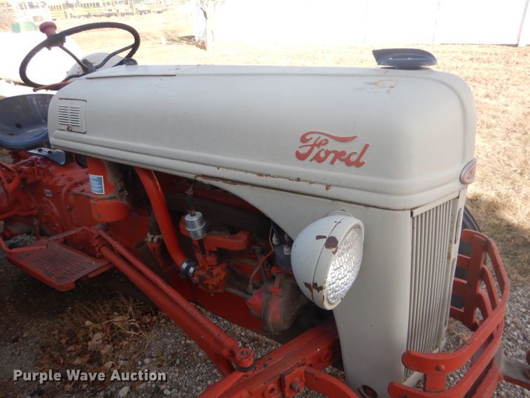 image for item DG5880 Ford tractor
