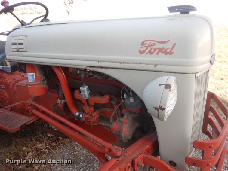image for item DG5880 Ford tractor