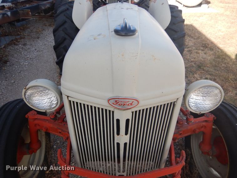 image for item DG5880 Ford tractor
