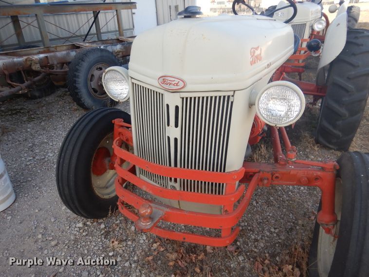 image for item DG5880 Ford tractor