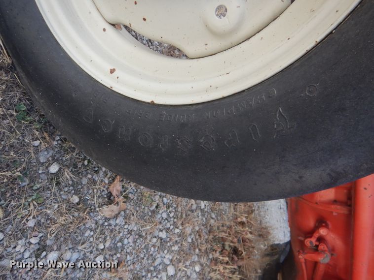 image for item DG5880 Ford tractor