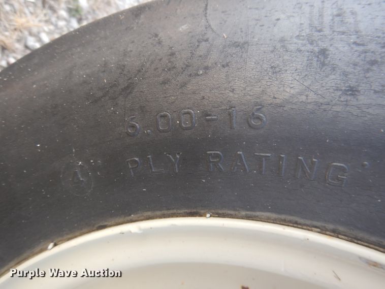 image for item DG5880 Ford tractor