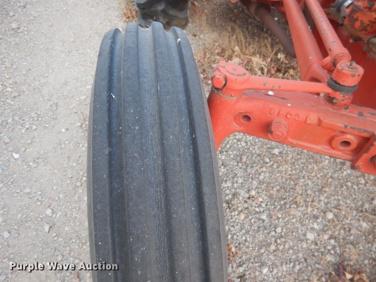 image for item DG5880 Ford tractor