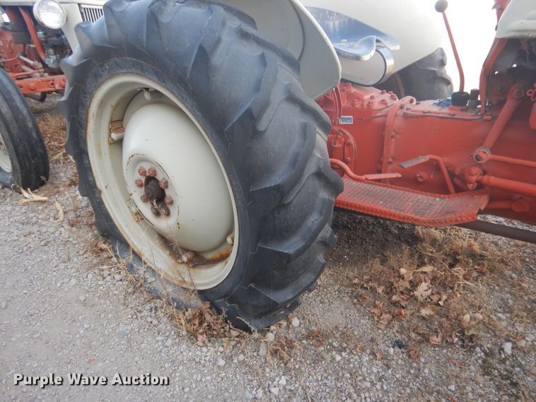 image for item DG5880 Ford tractor