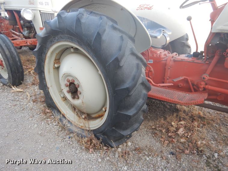 image for item DG5880 Ford tractor