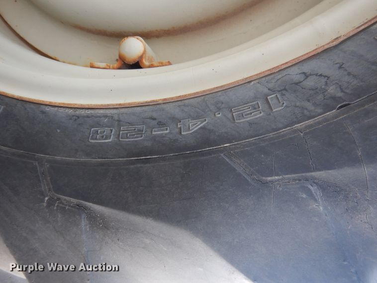 image for item DG5880 Ford tractor