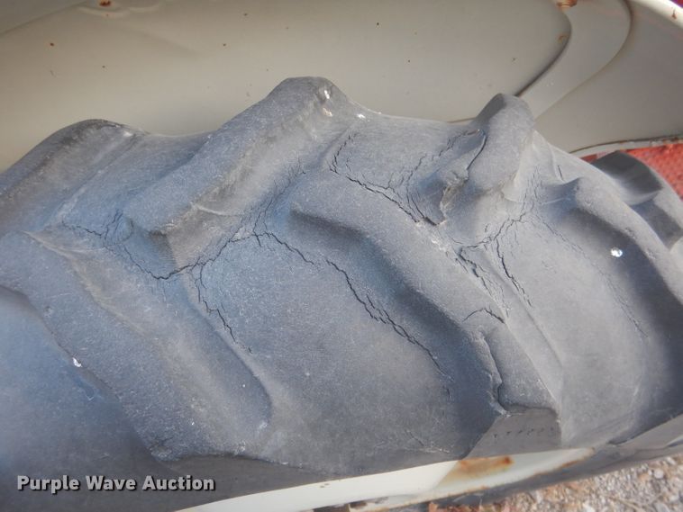 image for item DG5880 Ford tractor