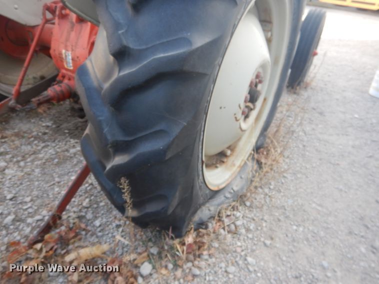 image for item DG5880 Ford tractor