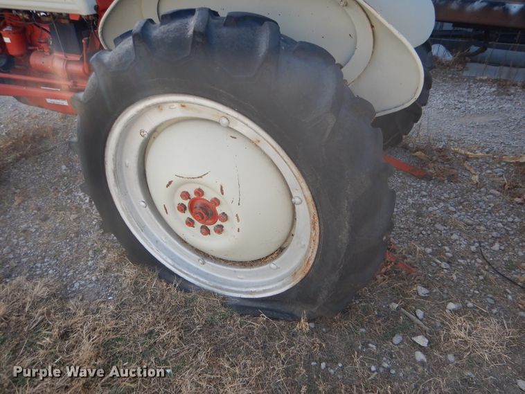 image for item DG5880 Ford tractor
