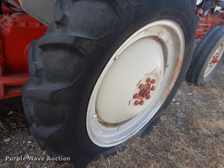 image for item DG5880 Ford tractor