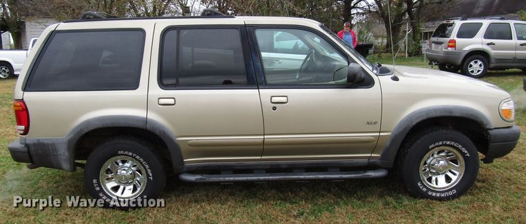 image for item DG6666 2000 Ford Explorer SUV