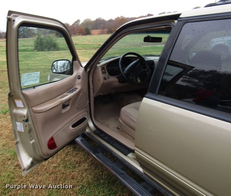 image for item DG6666 2000 Ford Explorer SUV